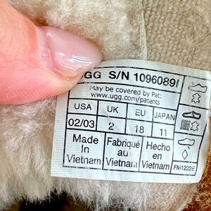Ugg Keelan II Suede Boots Size 2/3